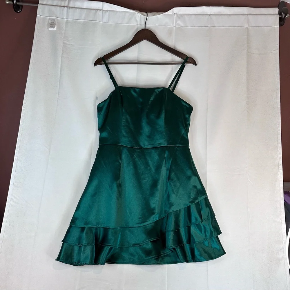 SPEECHLESS Women’s Size 13 Dress Fancy Formal Mini Length Ruffles NWT Green